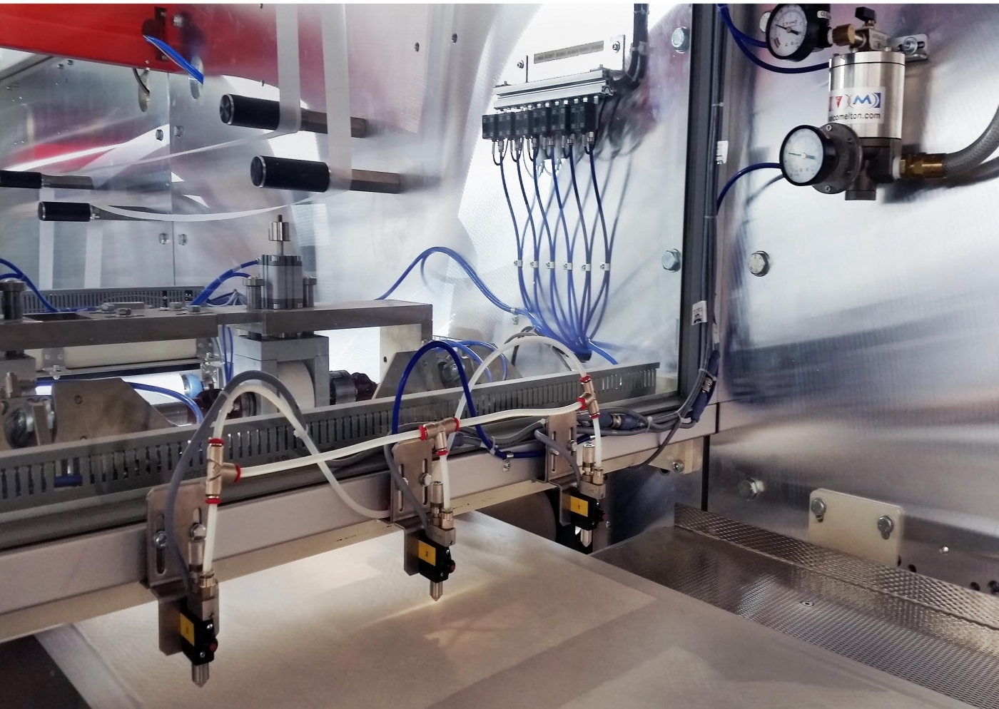 Perfume spraying vs. perfume drop dispensing: A new technical development that will bring important savings and efficiency to your disposal product lines.